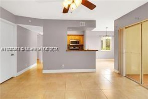 Condo in Tamarac, Florida, 1 bedroom № 1985688 - photo 3