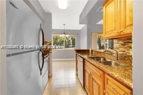 Condo in Tamarac, Florida, 1 bedroom № 1985688 - photo 12