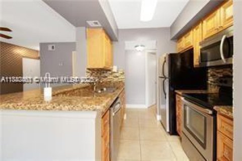 Condo in Tamarac, Florida, 1 bedroom № 1985688 - photo 4