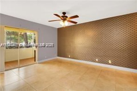 Condo in Tamarac, Florida, 1 bedroom № 1985688 - photo 14