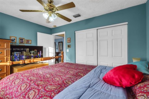 Condo in Hialeah Gardens, Florida, 2 bedrooms № 1989465 - photo 21