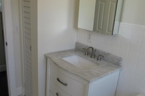 Propiedad comercial en alquiler en West Palm Beach, Florida, 2 dormitorios, 83.61 m2 № 1182243 - foto 1