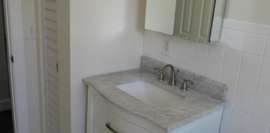 Propiedad comercial en West Palm Beach, Florida 2 dormitorios, 83.61 m2 № 1182243