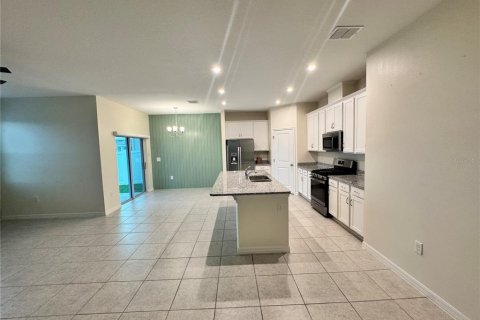 House in Leesburg, Florida 4 bedrooms, 168.34 sq.m. № 2277674 - photo 4