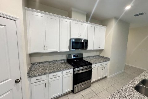 House in Leesburg, Florida 4 bedrooms, 168.34 sq.m. № 2277674 - photo 6
