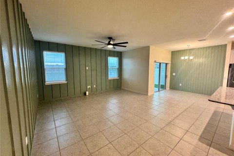 House in Leesburg, Florida 4 bedrooms, 168.34 sq.m. № 2277674 - photo 3