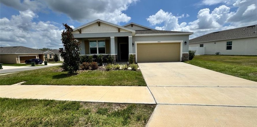 House in Leesburg, Florida 4 bedrooms, 168.34 sq.m. № 2277674
