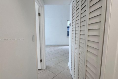 Купить кондоминиум в Майами-Бич, Флорида 1 спальня, 65.03м2, № 2012915 - фото 4