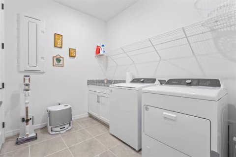 House in Punta Gorda, Florida 4 bedrooms, 263.47 sq.m. № 2207678 - photo 25