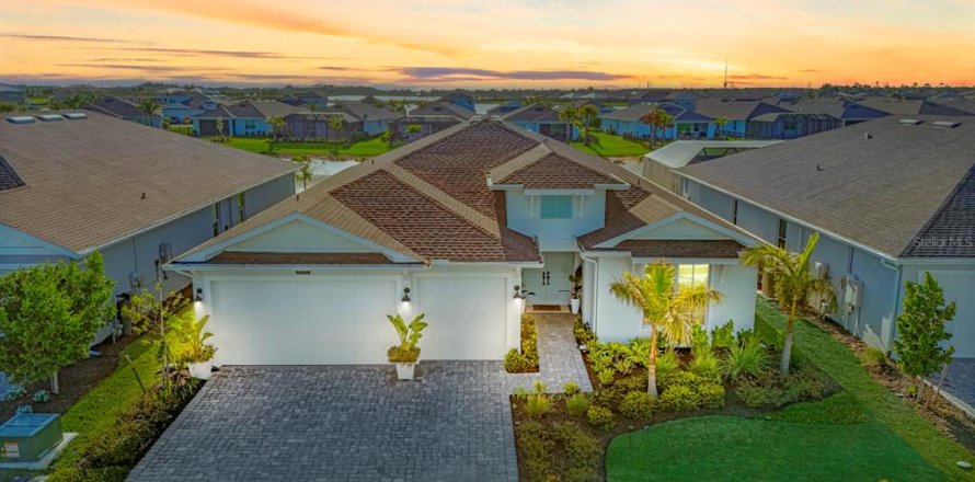House in Punta Gorda, Florida 4 bedrooms, 263.47 sq.m. № 2207678