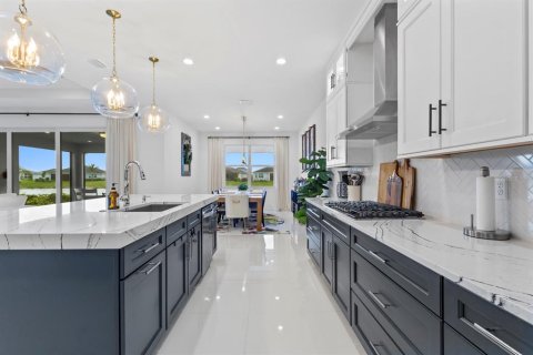 House in Punta Gorda, Florida 4 bedrooms, 263.47 sq.m. № 2207678 - photo 9