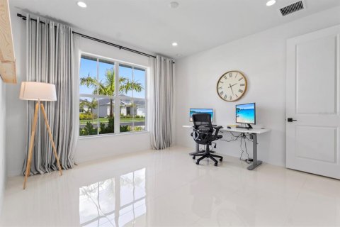 House in Punta Gorda, Florida 4 bedrooms, 263.47 sq.m. № 2207678 - photo 23