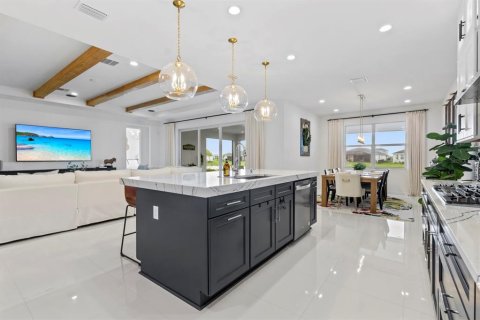 House in Punta Gorda, Florida 4 bedrooms, 263.47 sq.m. № 2207678 - photo 8
