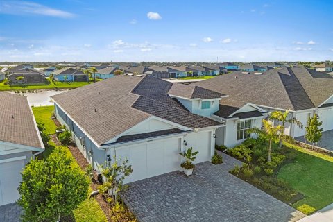 House in Punta Gorda, Florida 4 bedrooms, 263.47 sq.m. № 2207678 - photo 3