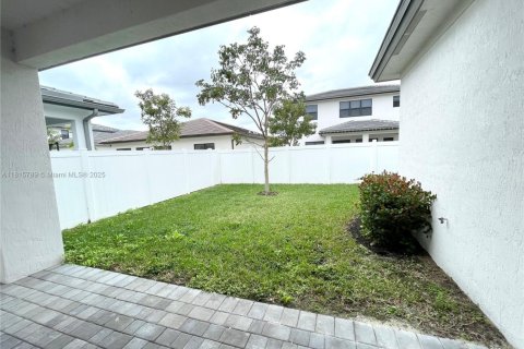 Снять в аренду виллу или дом в Мирамар, Флорида 3 спальни, 190.17м2, № 1942735 - фото 4