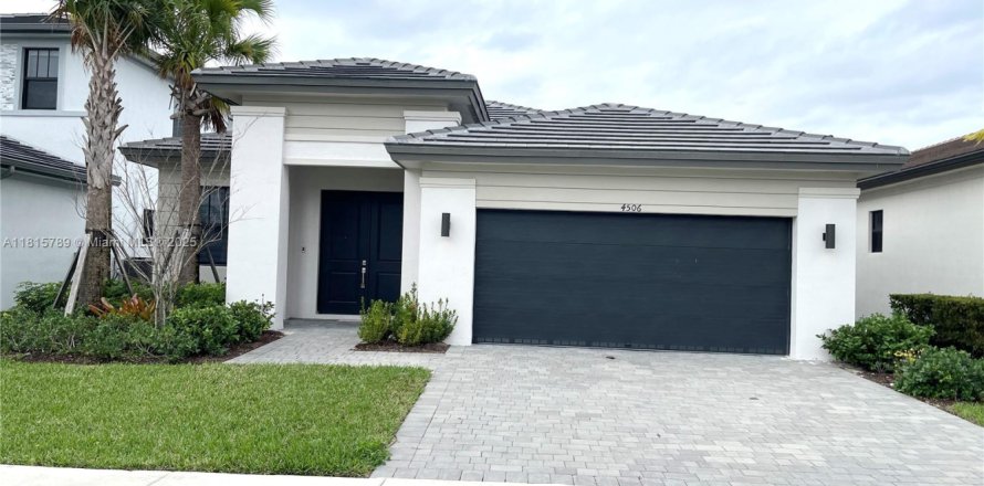 Дом в Мирамар, Флорида 3 спальни, 190.17м2 № 1942735