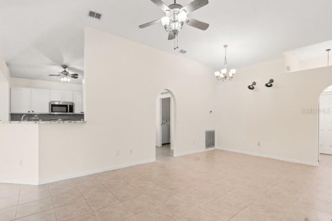 House in Vero Beach, Florida 3 bedrooms, 174.1 sq.m. № 1847390 - photo 6