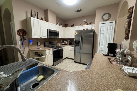 Villa ou maison à vendre à Miami, Floride: 4 chambres, 166.95 m2 № 2080478 - photo 11