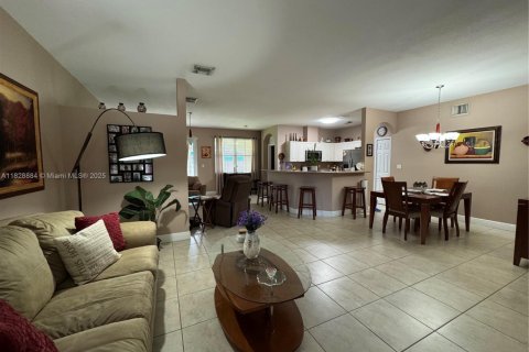 Villa ou maison à vendre à Miami, Floride: 4 chambres, 166.95 m2 № 2080478 - photo 13