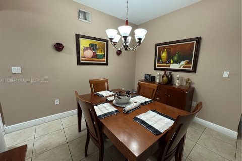 Villa ou maison à vendre à Miami, Floride: 4 chambres, 166.95 m2 № 2080478 - photo 12