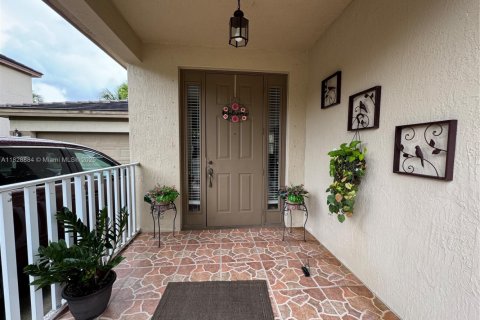 Villa ou maison à vendre à Miami, Floride: 4 chambres, 166.95 m2 № 2080478 - photo 4