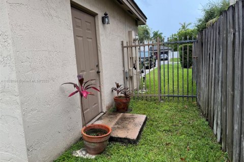 Villa ou maison à vendre à Miami, Floride: 4 chambres, 166.95 m2 № 2080478 - photo 6