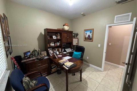 Villa ou maison à vendre à Miami, Floride: 4 chambres, 166.95 m2 № 2080478 - photo 19