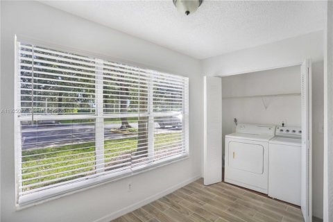 Copropriété à louer à Sunrise, Floride: 1 chambre, 125.7 m2 № 1984168 - photo 6