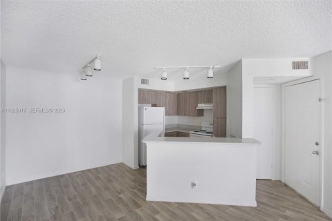 Copropriété à louer à Sunrise, Floride: 1 chambre, 125.7 m2 № 1984168 - photo 20