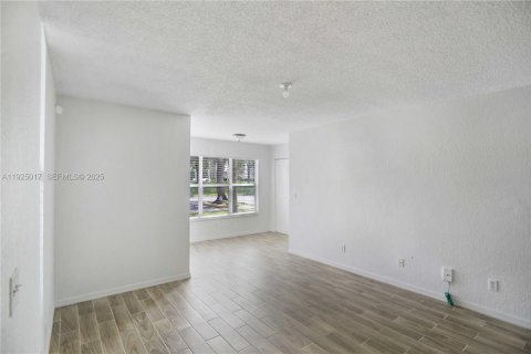 Copropriété à louer à Sunrise, Floride: 1 chambre, 125.7 m2 № 1984168 - photo 13