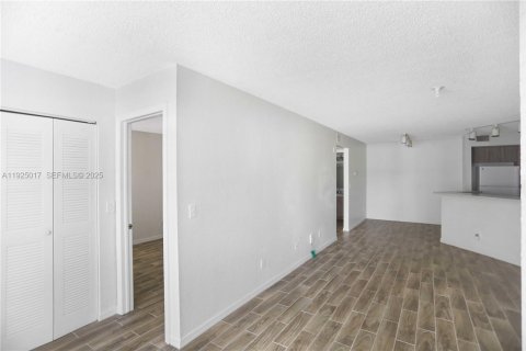 Copropriété à louer à Sunrise, Floride: 1 chambre, 125.7 m2 № 1984168 - photo 18