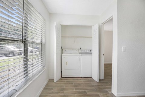 Copropriété à louer à Sunrise, Floride: 1 chambre, 125.7 m2 № 1984168 - photo 15