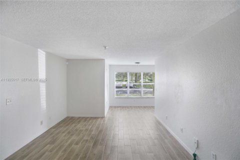 Copropriété à louer à Sunrise, Floride: 1 chambre, 125.7 m2 № 1984168 - photo 5