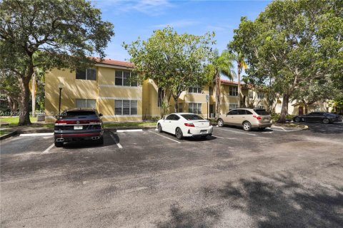 Copropriété à louer à Sunrise, Floride: 1 chambre, 125.7 m2 № 1984168 - photo 10