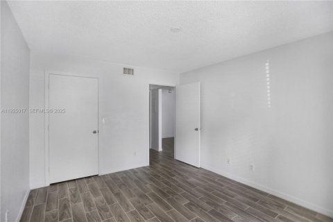 Copropriété à louer à Sunrise, Floride: 1 chambre, 125.7 m2 № 1984168 - photo 29