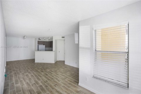 Copropriété à louer à Sunrise, Floride: 1 chambre, 125.7 m2 № 1984168 - photo 17