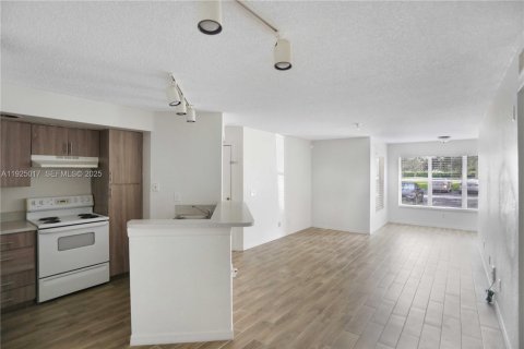 Copropriété à louer à Sunrise, Floride: 1 chambre, 125.7 m2 № 1984168 - photo 4