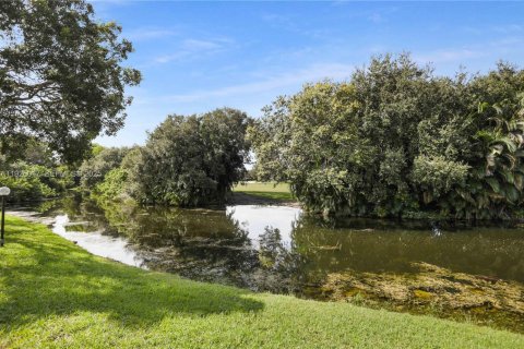 Copropriété à louer à Sunrise, Floride: 1 chambre, 125.7 m2 № 1984168 - photo 11