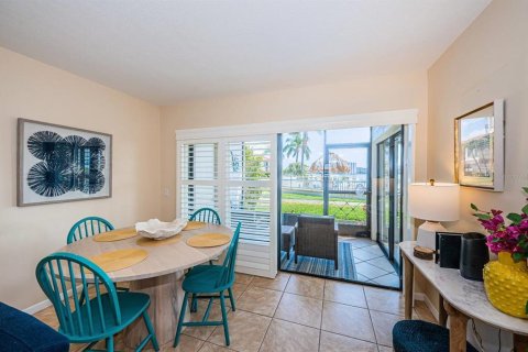 Condominio en alquiler en Saint Petersburg, Florida, 2 dormitorios, 82.68 m2 № 1144638 - foto 11