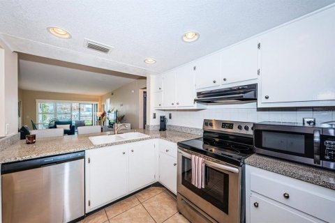 Condominio en alquiler en Saint Petersburg, Florida, 2 dormitorios, 82.68 m2 № 1144638 - foto 9