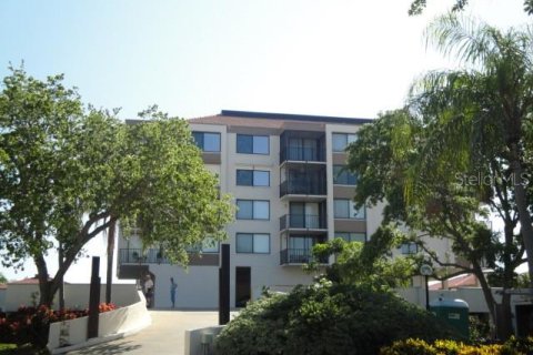 Condominio en alquiler en Saint Petersburg, Florida, 2 dormitorios, 82.68 m2 № 1144638 - foto 1