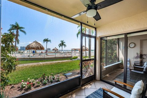 Condominio en alquiler en Saint Petersburg, Florida, 2 dormitorios, 82.68 m2 № 1144638 - foto 20