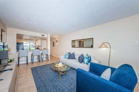 Condominio en alquiler en Saint Petersburg, Florida, 2 dormitorios, 82.68 m2 № 1144638 - foto 8