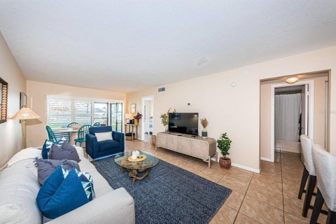 Condominio en alquiler en Saint Petersburg, Florida, 2 dormitorios, 82.68 m2 № 1144638 - foto 6