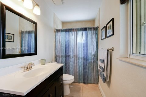 Casa en venta en Hialeah, Florida, 4 dormitorios, 142.05 m2 № 2044966 - foto 16