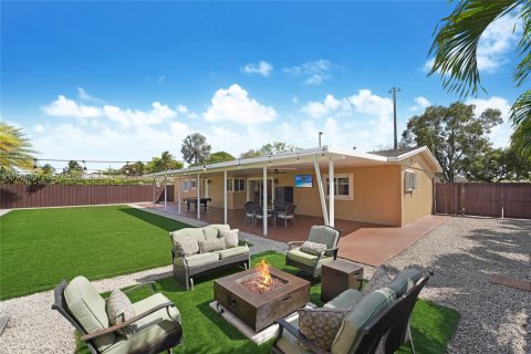 Casa en venta en Hialeah, Florida, 4 dormitorios, 142.05 m2 № 2044966 - foto 22
