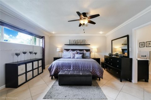 Casa en venta en Hialeah, Florida, 4 dormitorios, 142.05 m2 № 2044966 - foto 14