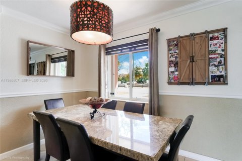 Casa en venta en Hialeah, Florida, 4 dormitorios, 142.05 m2 № 2044966 - foto 10