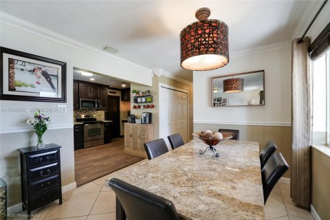 Casa en venta en Hialeah, Florida, 4 dormitorios, 142.05 m2 № 2044966 - foto 8