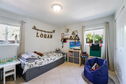 Casa en venta en Hialeah, Florida, 4 dormitorios, 142.05 m2 № 2044966 - foto 17